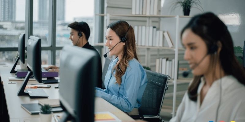 Cách Liên Hệ Hotline 77BET Cực Kỳ Đơn Giản Cho Người Mới 2 Nhân viên tư vấn của 77BET luôn sẵn sàng phục vụ khách hàng